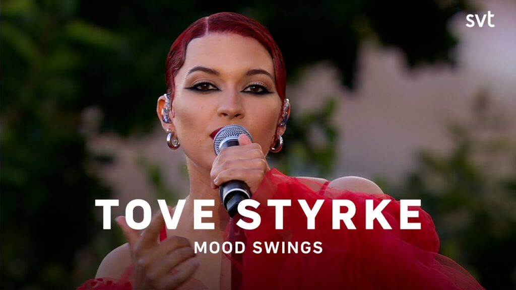 Tove Styrke – Mood swings | Allsång på Skansen 2021 | SVT