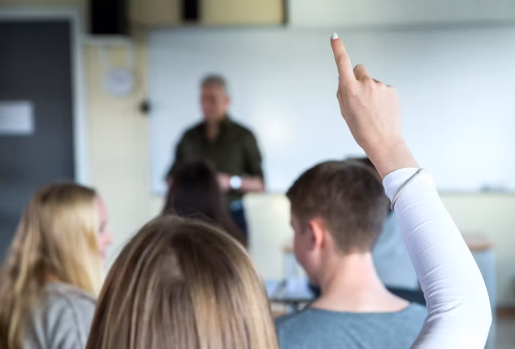 Föreläste om fascism – tog elever som exempel