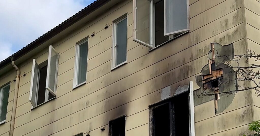 Brand i lägenhetshus i Kungsladugård