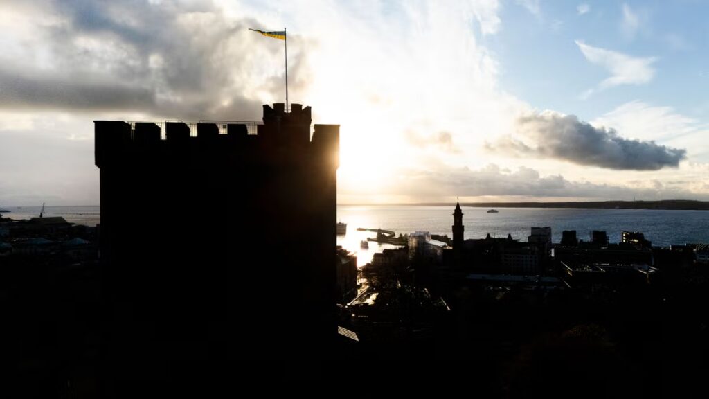 ”I Helsingborg kan de blicka ut över norra Europas motsvarighet till Hormuzsundet.” – Sydsvenskan