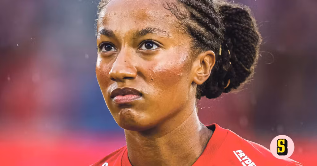 Cassandra Bogere togs ut till Sveriges och Norges landslag samma dag