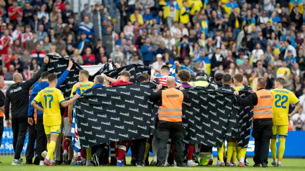 Läkaren: Eriksen ville gå av planen själv – Sydsvenskan